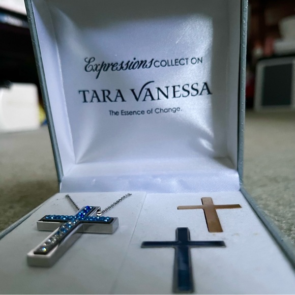 Tara Vanessa Woman’s NWT Interchangeable Cross Necklace - Picture 2 of 6